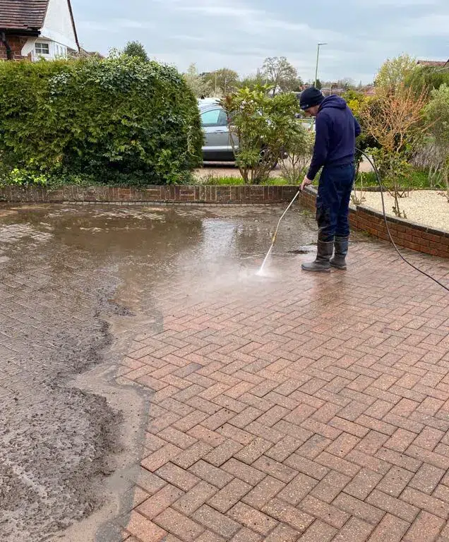 pressure-washing-driveways